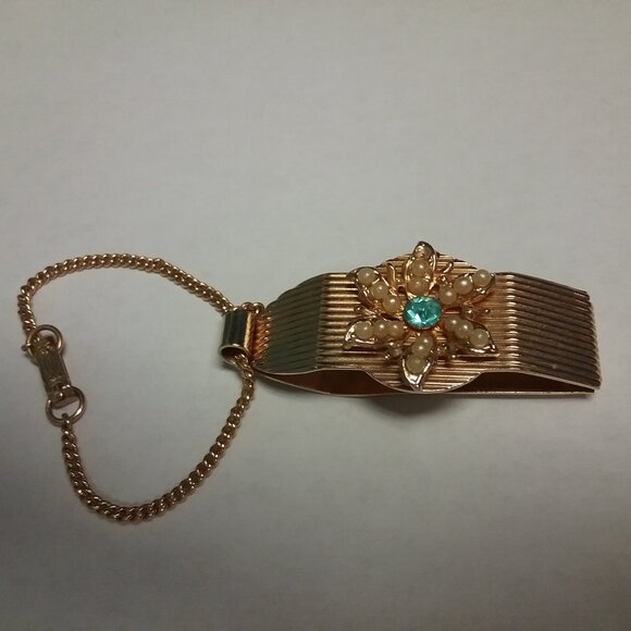 Vintage Gold Tone Glove Clip with Chain 1950's - Picture 6 of 6